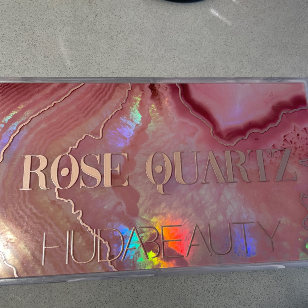 HUDA BEAUTY Rose Quartz Palette